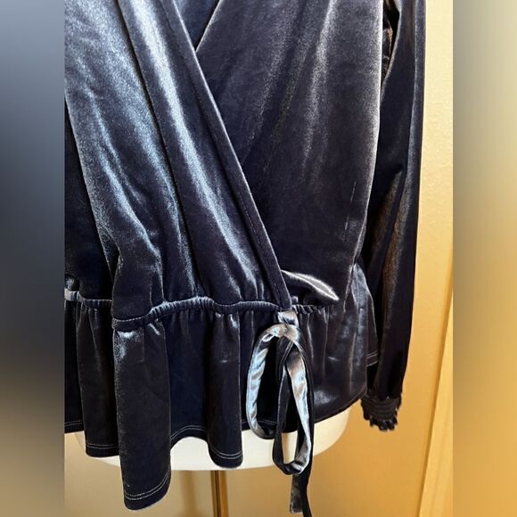 LC Lauren Conrad blue Velvet Wrap top Size XXL, excellent condition - Picture 4 of 7